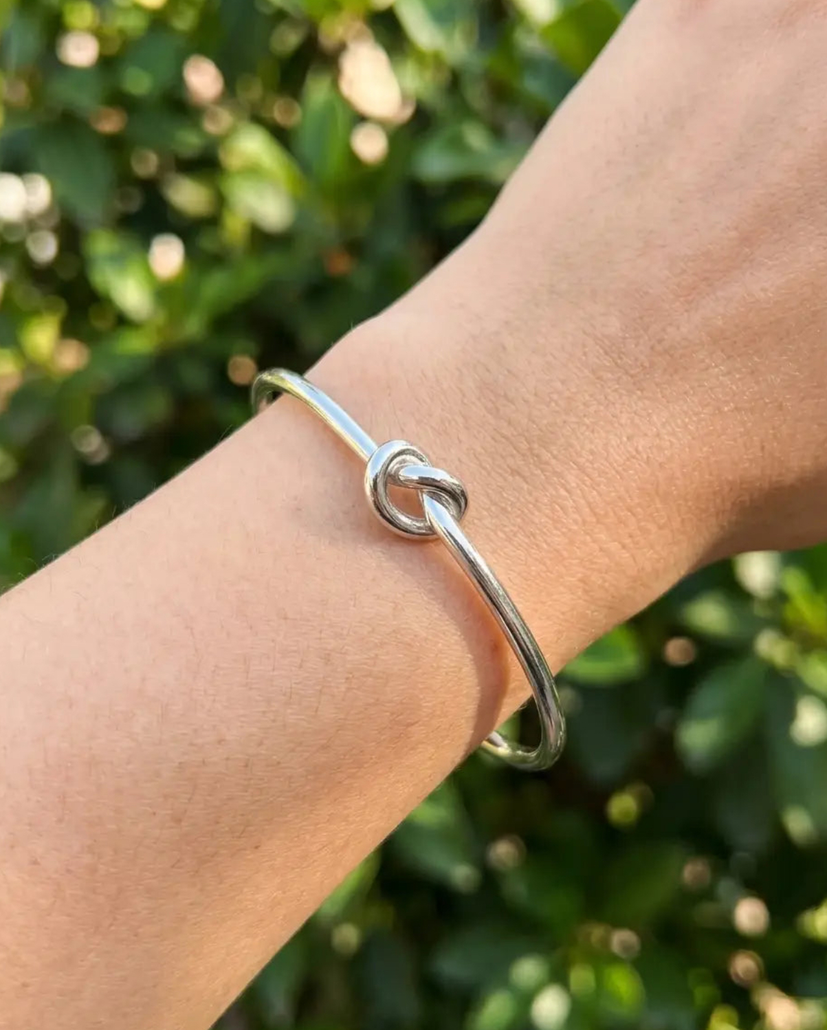 Brazalete plateado nudo